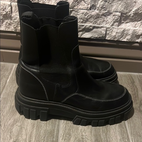 Marc Fisher Black Combat Moto Boots with Chunky Sole - Picture 5 of 11